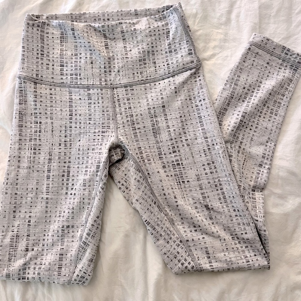 Lululemon - Wunder Under High-Rise Legging Size 4. Excellent Used Condit…
